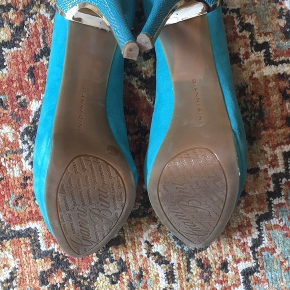 ~3 for $20~ Gianni Bini suede heels - Picture 6 of 8